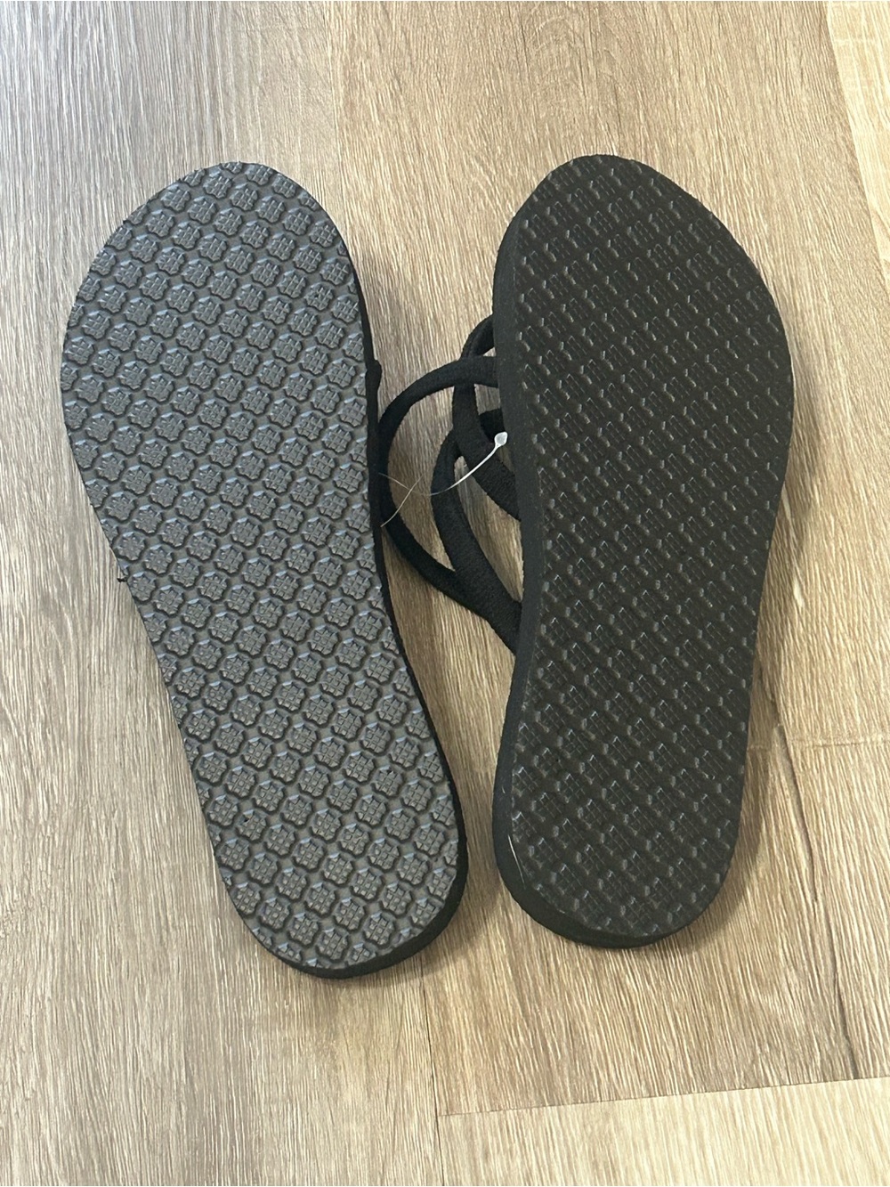 ❤️5 FOR $25❤️ Women’s Black Strappy Casual Beach Sandals size 8 NWT - Picture 3 of 5